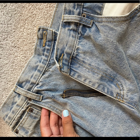 Reigning queen cross over jeans with side slit. Size S (4-6) - Picture 5 of 5